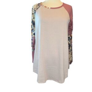 Reborn J blouse round neckline & long sleeves both w/floral print Sz large